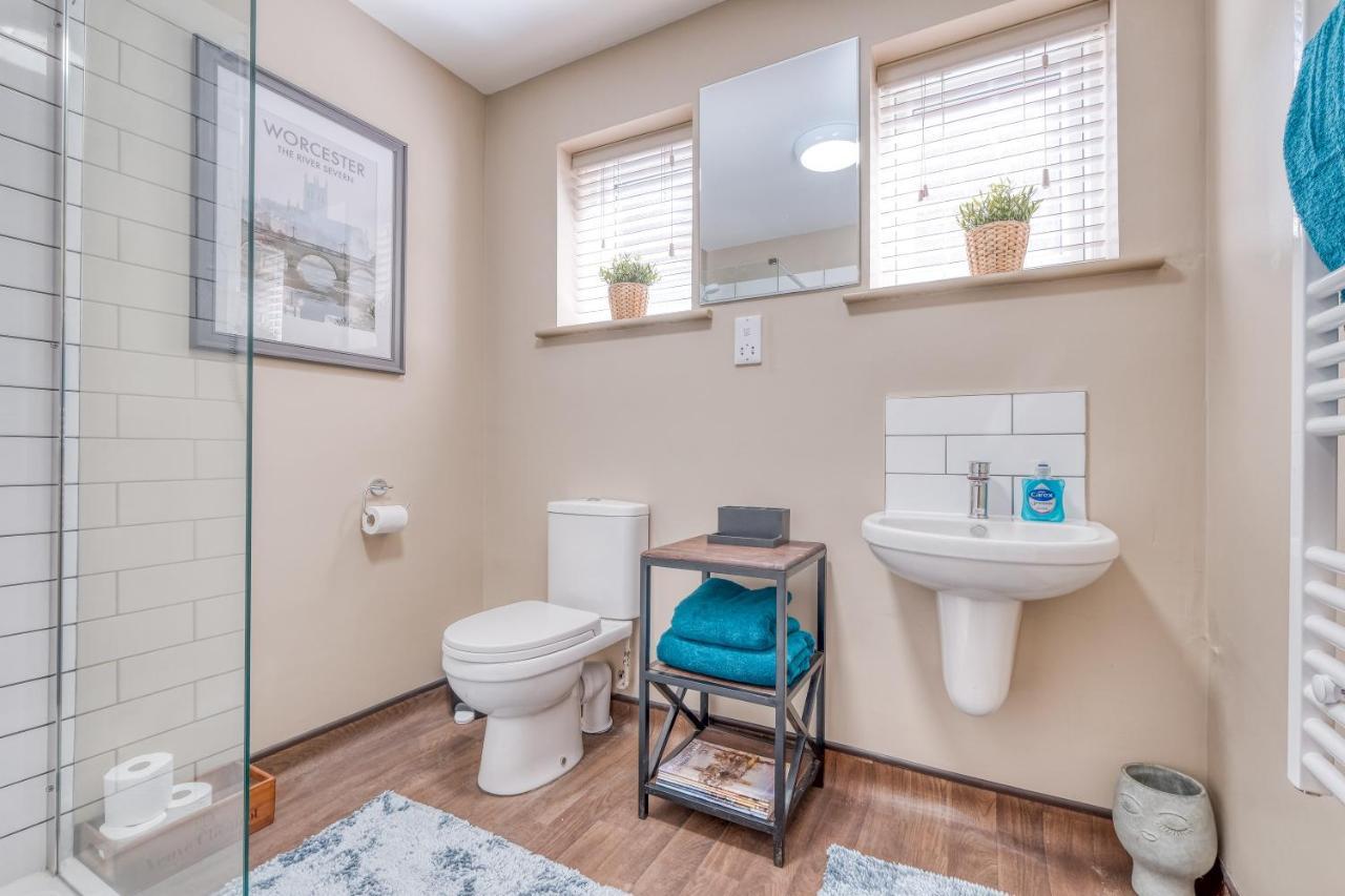 Gorgeous 1-Bed City Apartment, Sleeps 4 Worcester Kültér fotó